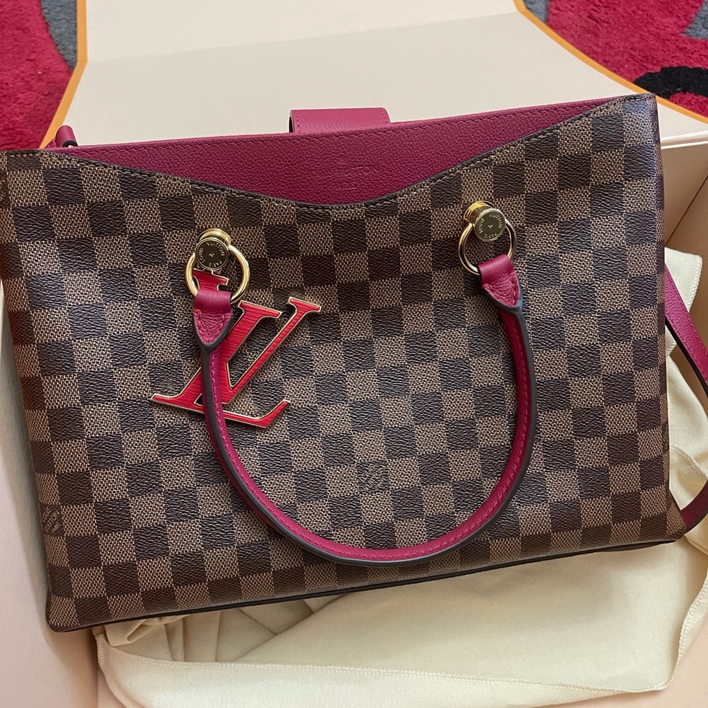 Luis Vuitton riverside